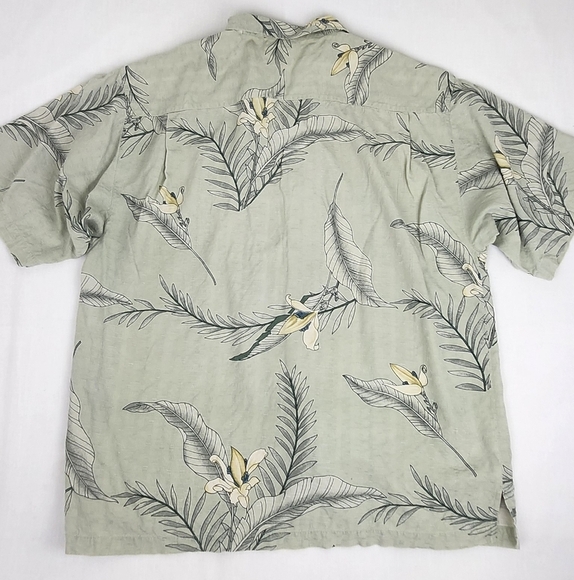 Tommy Bahama Hawaiian Print Button Down Shirt 100% Silk. - Picture 6 of 7